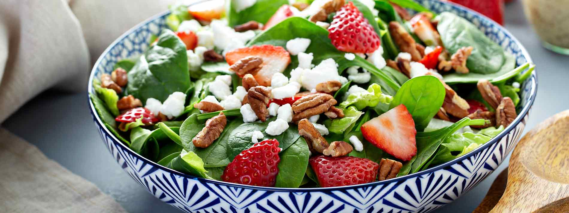 Strawberry-spinach-pecan-salad